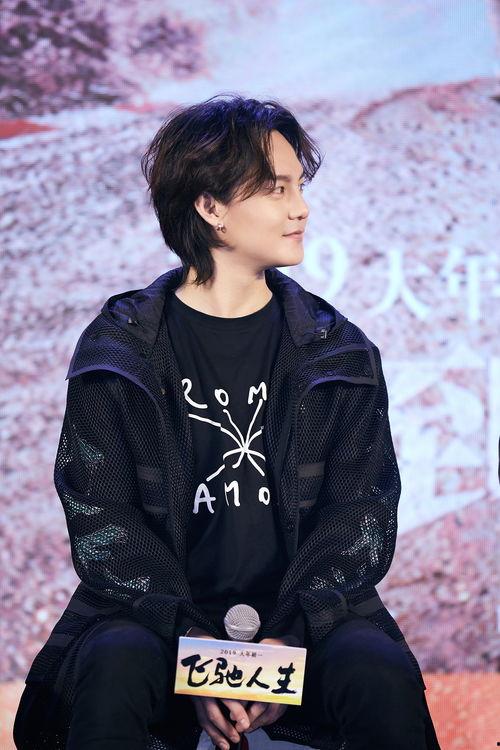 爆料阿飞尹正视频,揭秘明星幕后生活片段  第2张