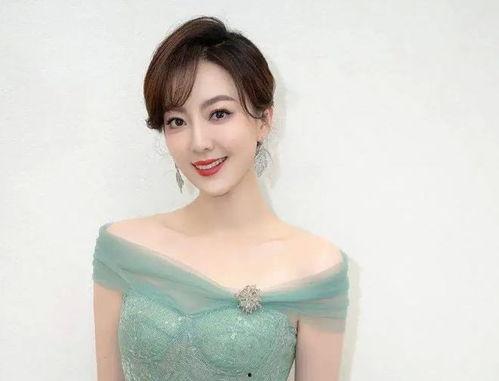 电台女主持人爆料视频,爆料视频背后的惊人真相  第3张