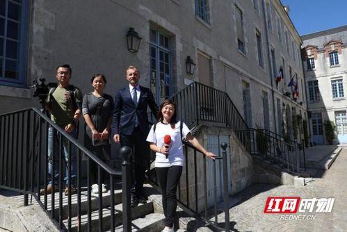 内蒙古网红吃瓜事件视频,揭秘网络舆论背后的真相 第2张 内蒙古网红吃瓜事件视频,揭秘网络舆论背后的真相 第2张